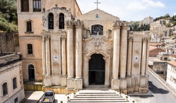 Facciata della Chiesa della Madonna delle Grazie, Modica