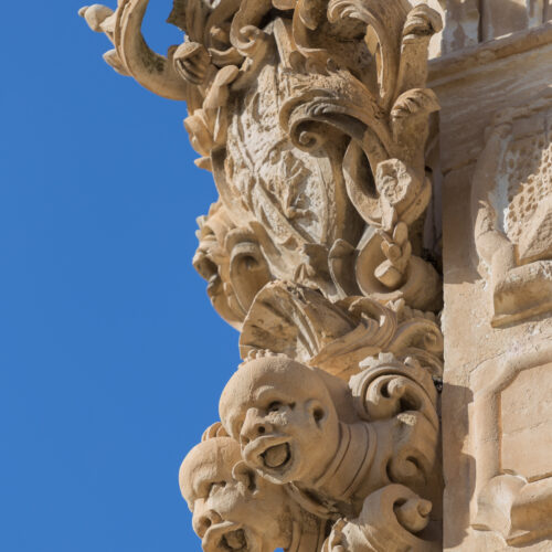 Dettaglio della facciata di Palazzo Beneventano, Scicli