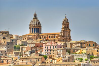 Chiesa di San Giorgio, Ragusa, vista da lontano