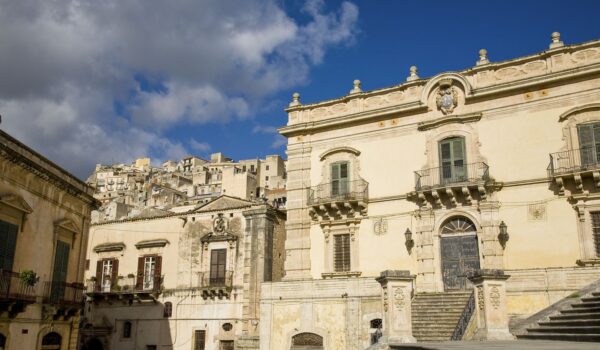 Palazzo Polara visto di fronte