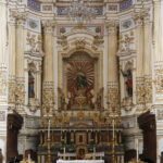 Interno della chiesa con altare