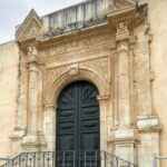 Portale di ingresso alla chiesa