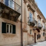 Esterno del palazzo con i balconi