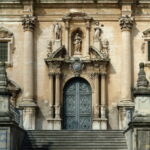 Portone d'ingresso della Chiesa di San Giovanni di Modica