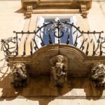 Un balcone della facciata