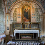 Un altare della chiesa