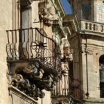 Un balcone della facciata