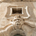 Un dettaglio della facciata