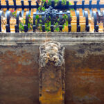 Un balcone dal basso