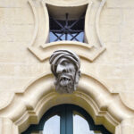 Dettaglio della facciata con un mascherone