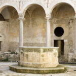 Il pozzo nel chiostro del convento