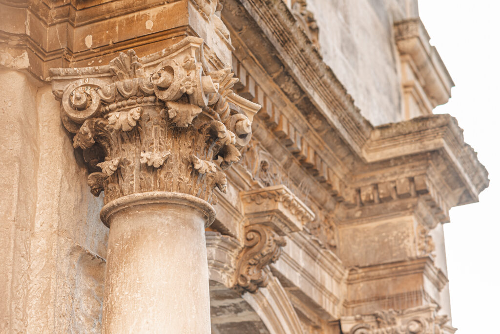 Dettaglio della facciata della Chiesa di San Filippo Neri, Ragusa