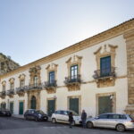 Facciata principale di Palazzo Fava a Scicli