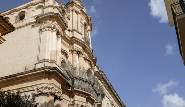 Façade de l'église de San Giovanni Evangelista, Scicli