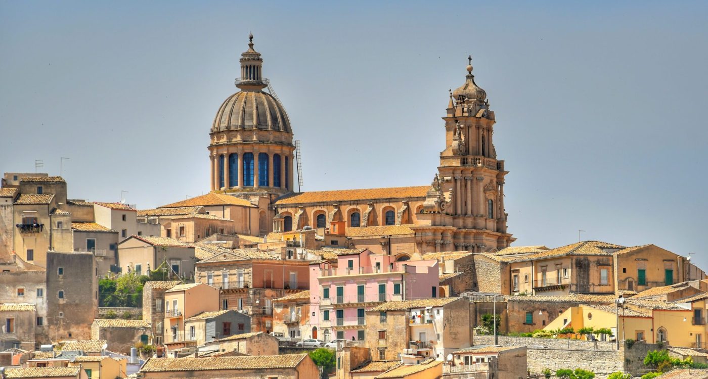 Chiesa di San Giorgio, Ragusa, vista da lontano