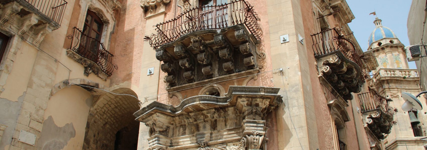 Facciata di Palazzo della Cancelleria, Ragusa
