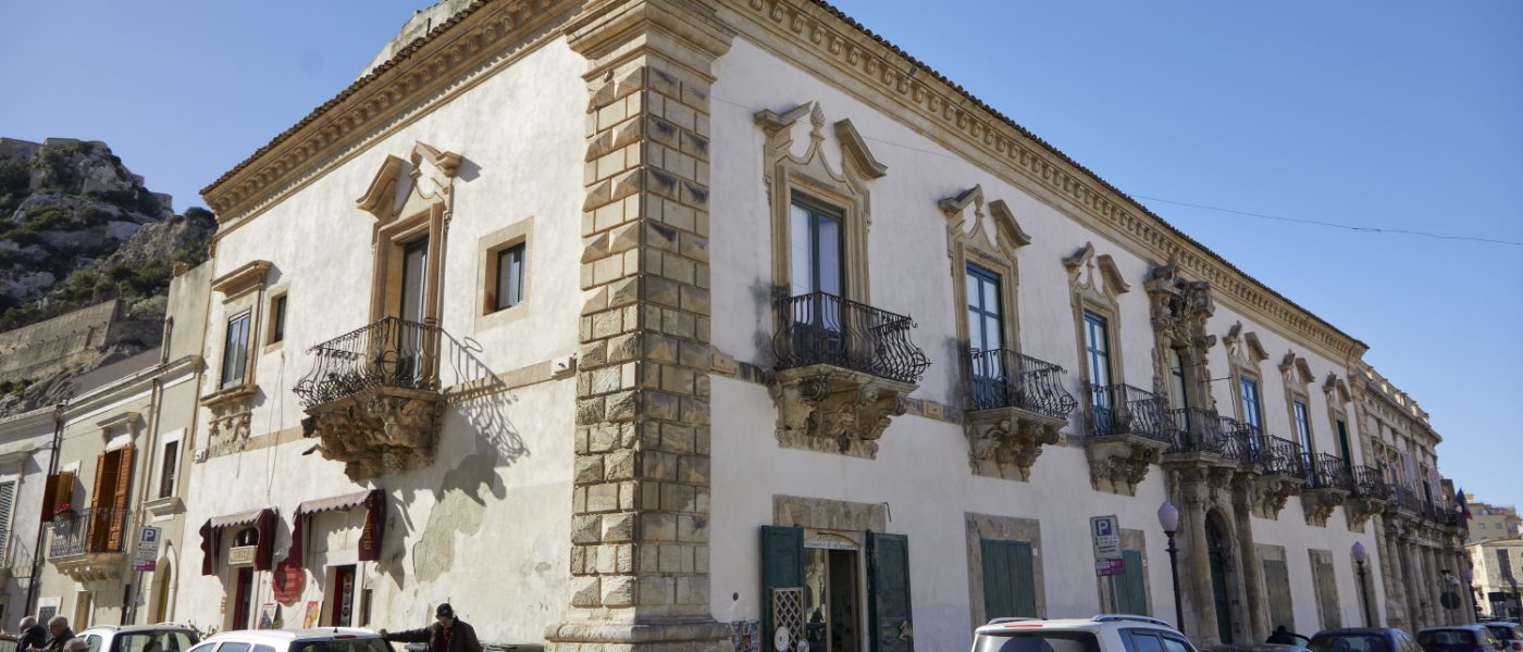 Il palazzo di scorcio