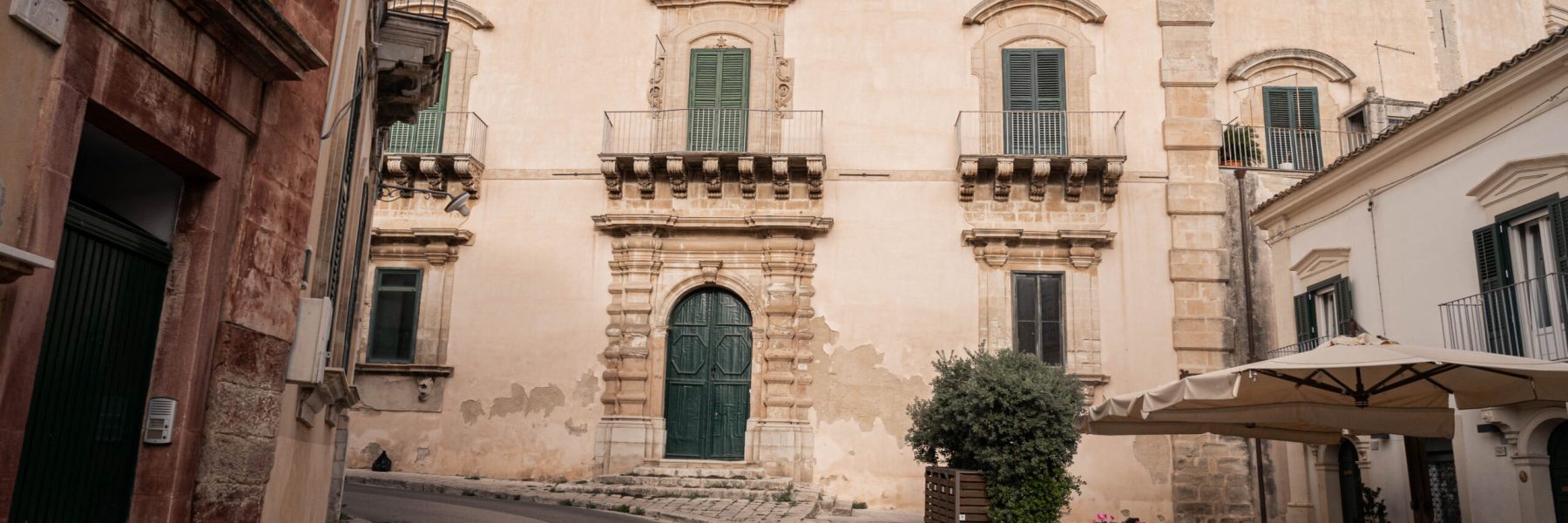 Esterno della facciata di Palazzo Battaglia, Ragusa